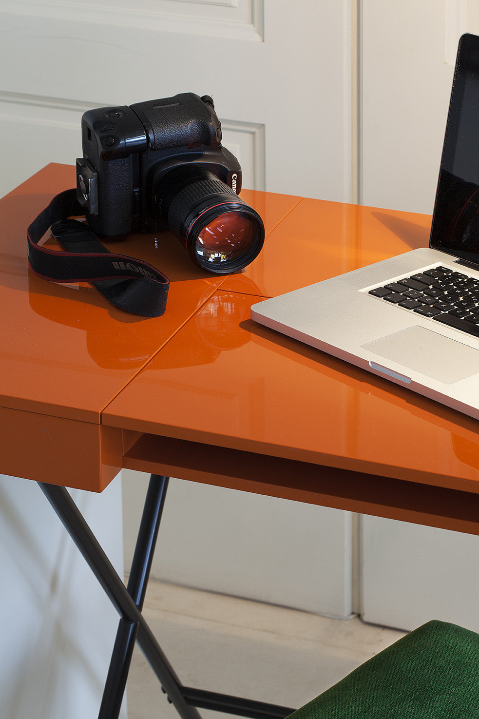 Bureau design italien pour la maison : ce qui le distingue du bureau de direction