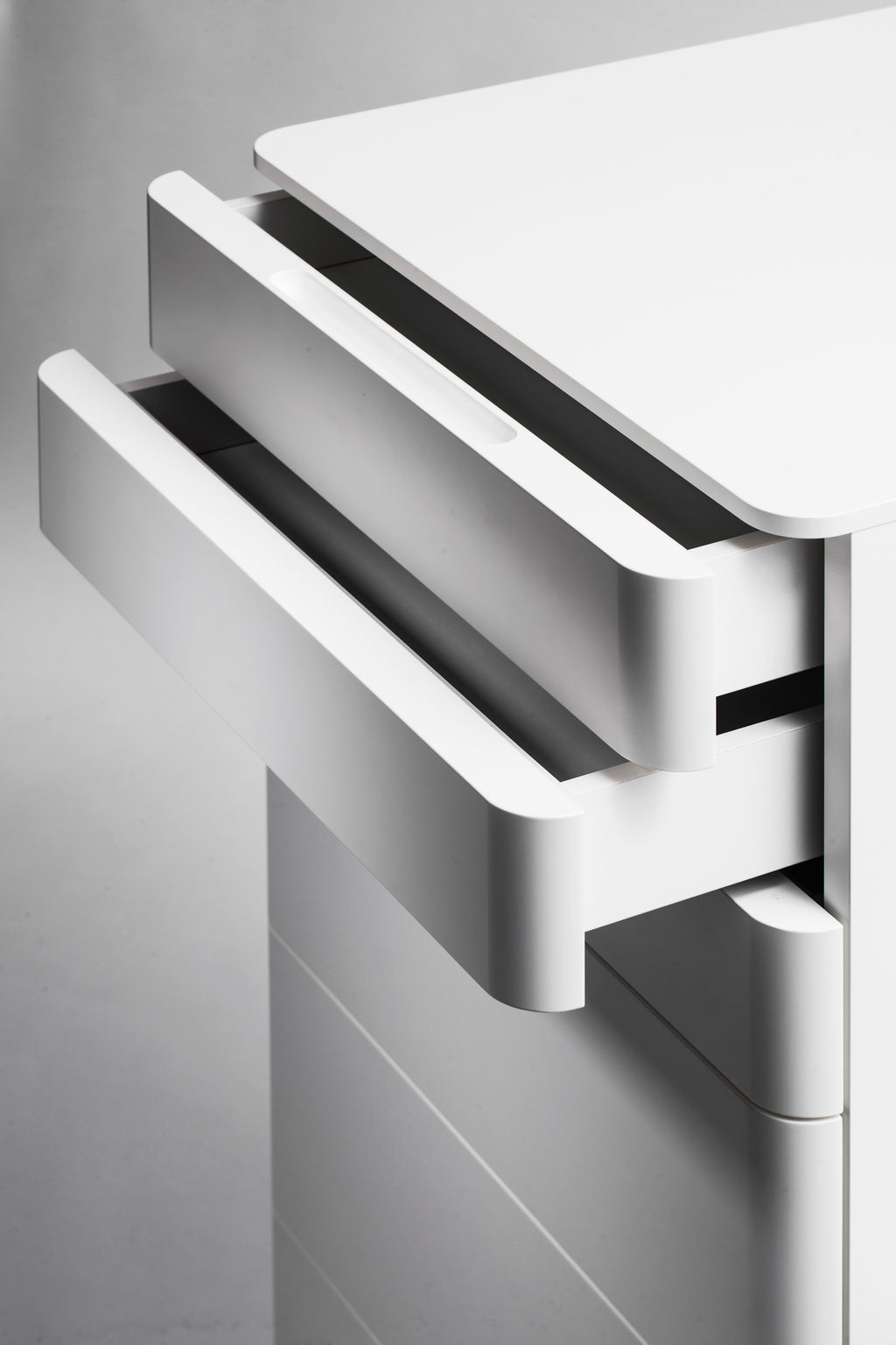 Grand Caisson Cosimo - 6 Tiroirs Push/Pull sur Roulettes - Laqué Blanc Mat