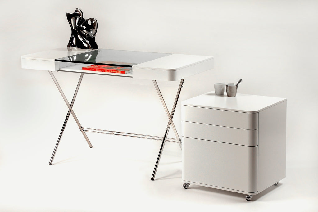 Bureau Cosimo verre et laqué blanc mat avec le caisson Cosimo, sculpture posée sur le plateau