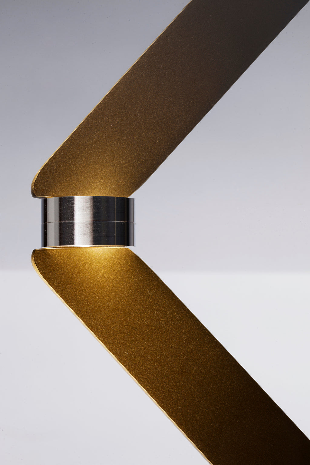 Table IKI - Chêne Naturel et Piétement Métal