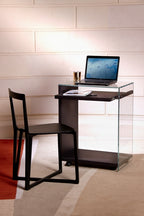 Bureau Zen 7 Laptop en situation, finition wengé gris — Adentro Paris