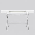 Bureau Cosimo laqué blanc mat, piètement chromé, vue de trois quarts