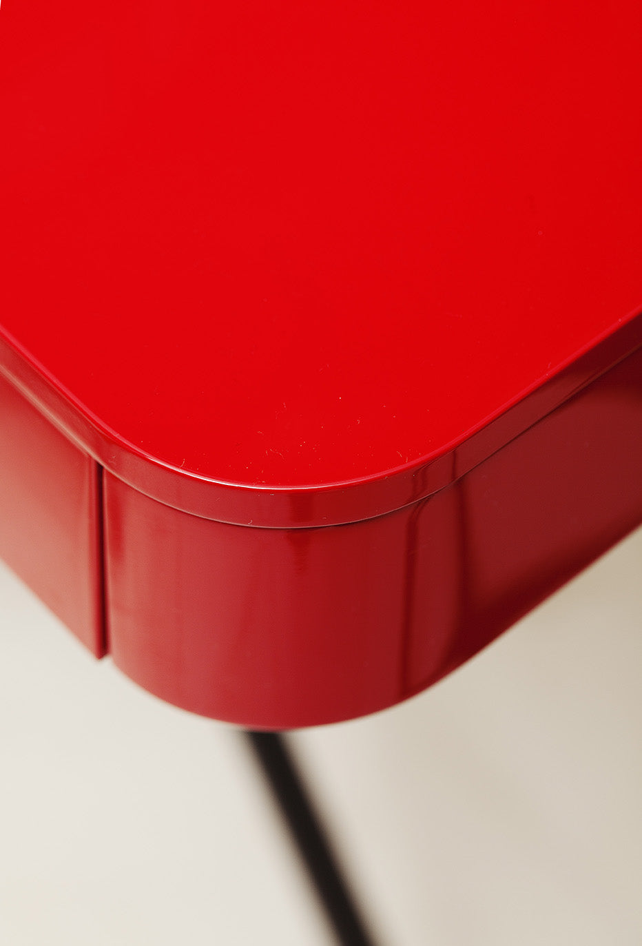 Bureau Cosimo, laqué rouge brillant | Marco Zanuso Jr