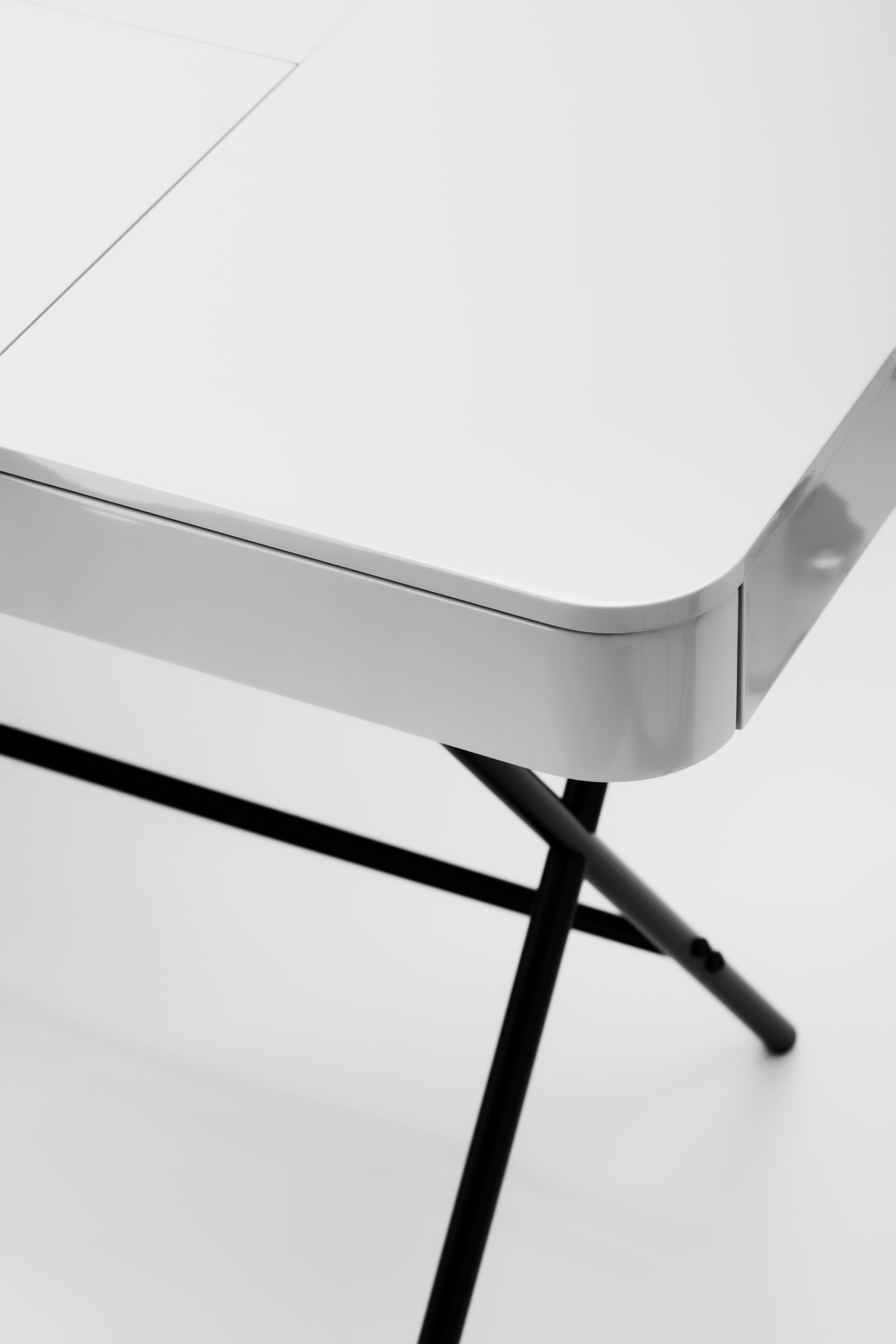 Bureau Cosimo, laqué gris brillant | Marco Zanuso Jr