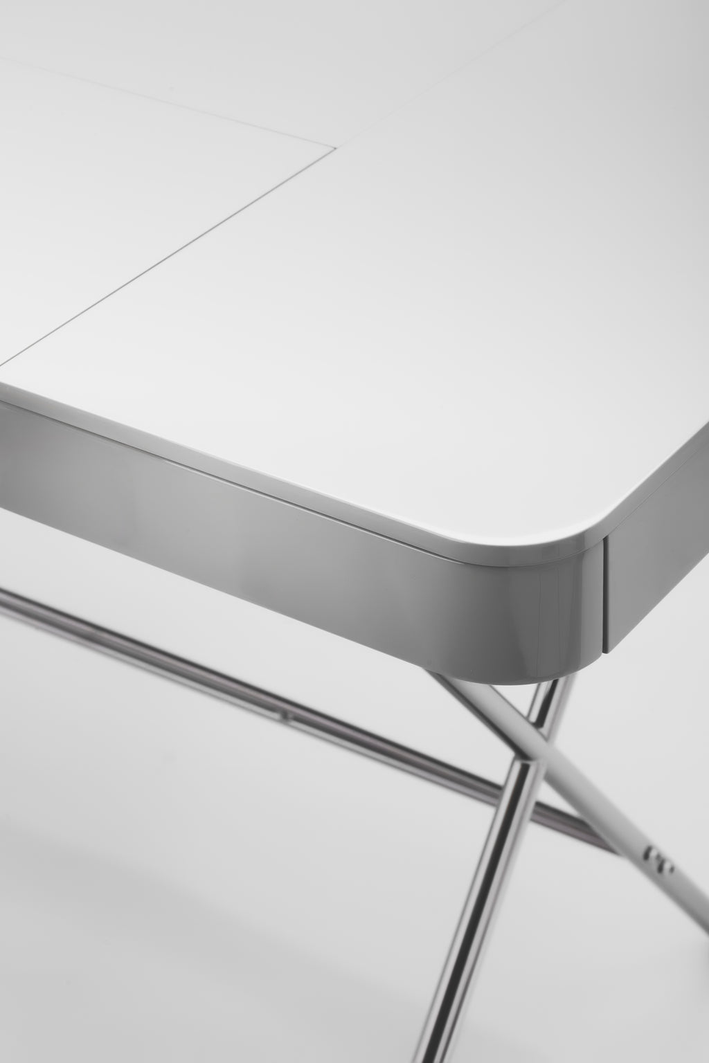Bureau Cosimo, laqué gris brillant | Marco Zanuso Jr