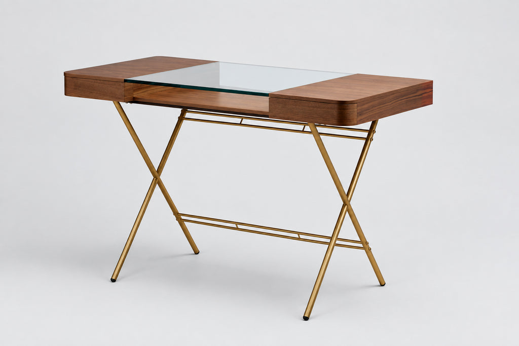 Bureau Cosimo verre et noyer canaletto, piètement laqué doré, vue de trois quarts