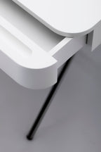 Poignée en creux du tiroir laqué blanc mat, bureau Cosimo verre