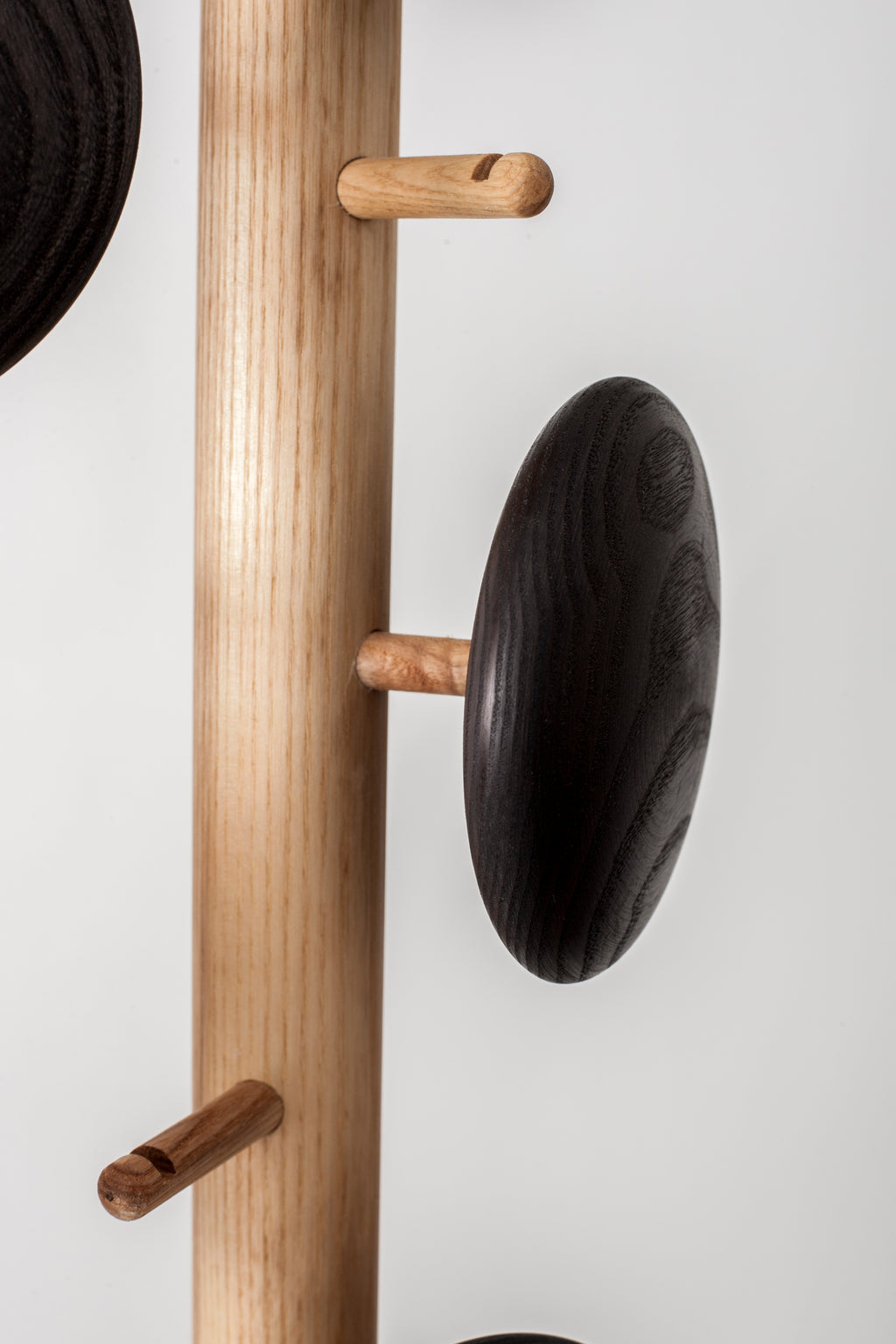 Porte-manteaux Mobile Johnny Stecchino | Frêne massif huilé - Studio Ventotto