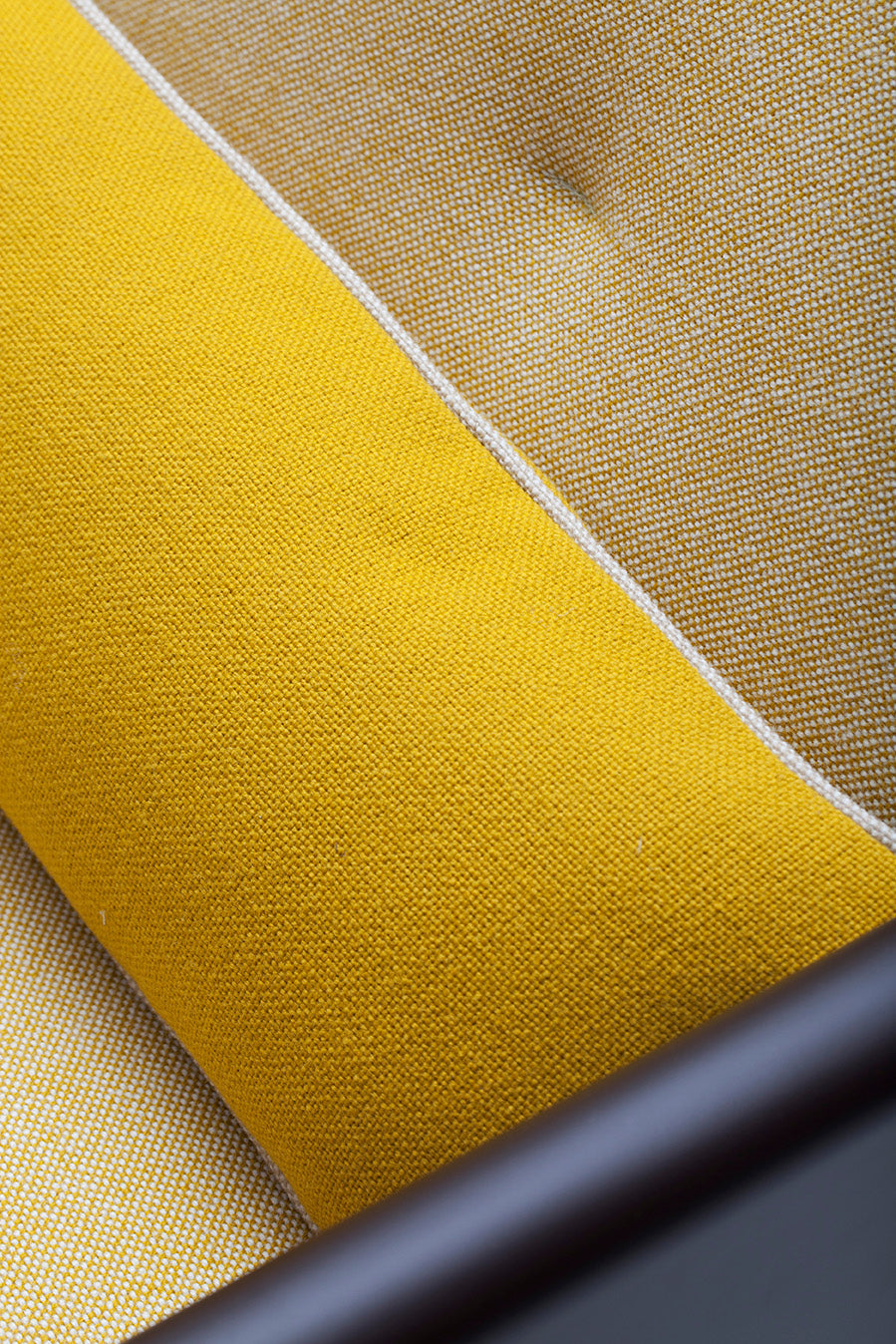 Canapé 2 Places Resident | Hêtre Massif, Accoudoirs Cuir et Laine Kvadrat