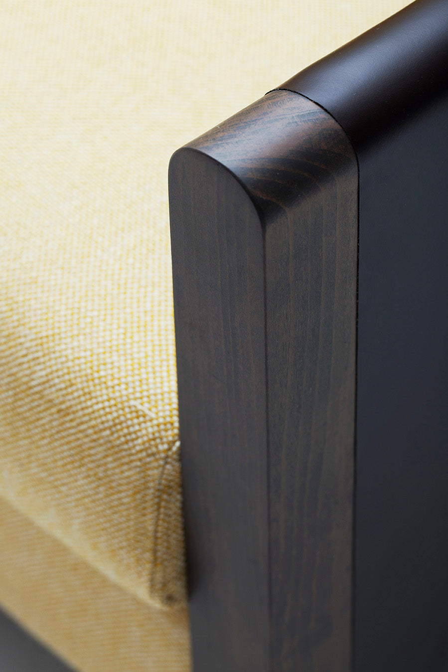 Canapé 2 Places Resident | Hêtre Massif, Accoudoirs Cuir et Laine Kvadrat