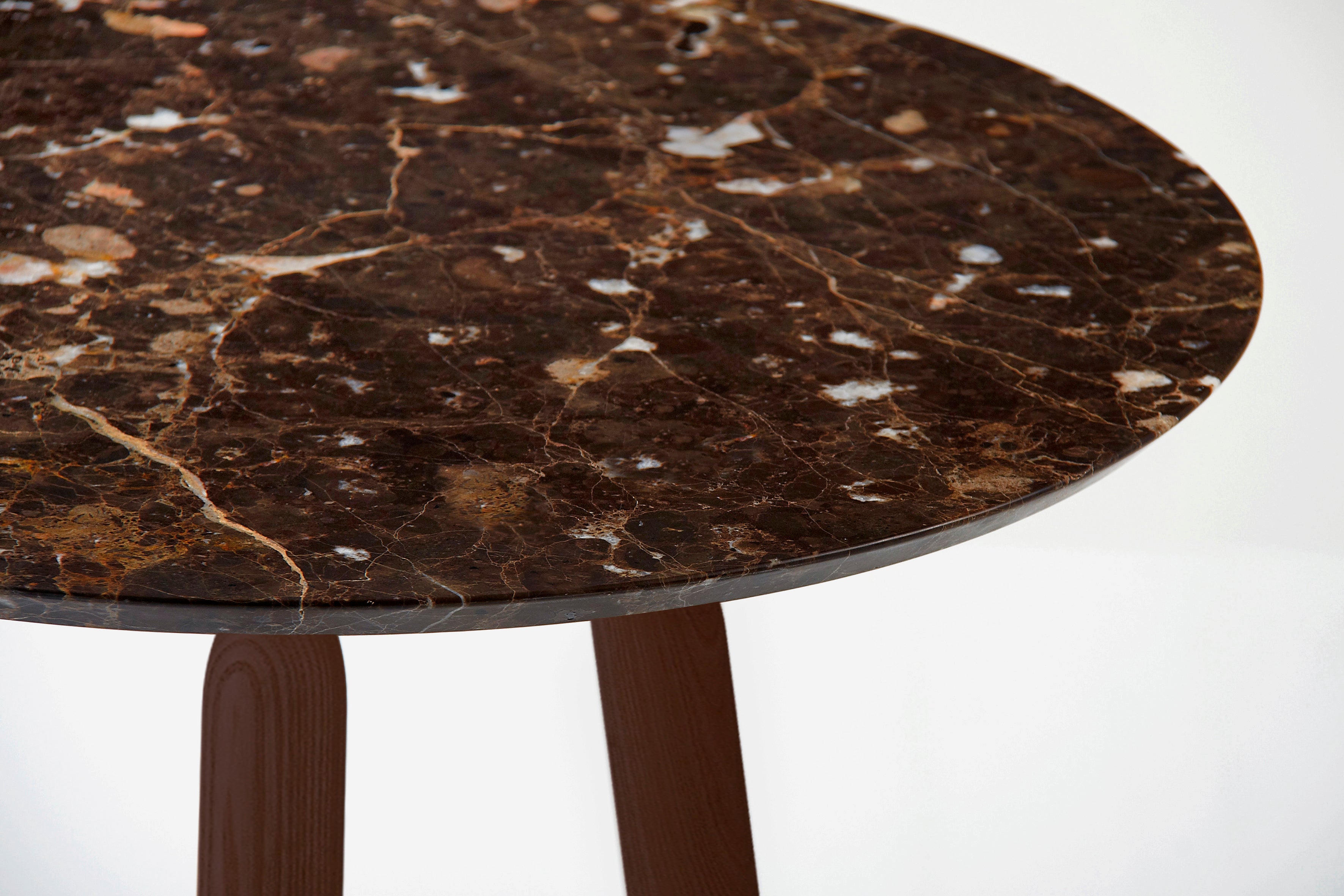 Table Basse Ninna - Frêne massif tourné et marbre — Design Carlo Contin