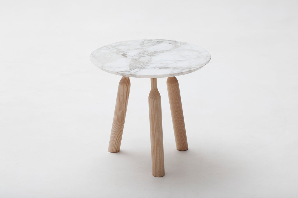 Table Basse Ninna - Frêne massif tourné et marbre — Design Carlo Contin