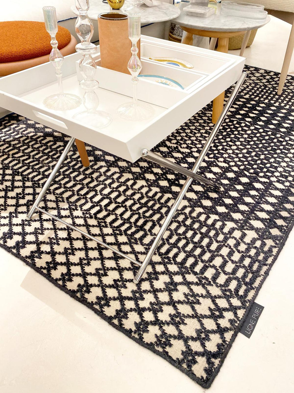 Table guéridon Miami | Laqué blanc et métal chromé