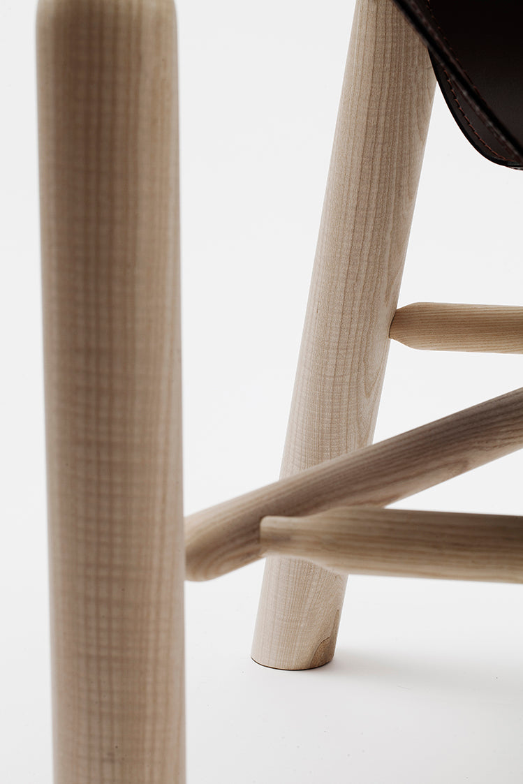 Fauteuil Ninna - Frêne massif tourné et Cuir - Design Carlo Contin