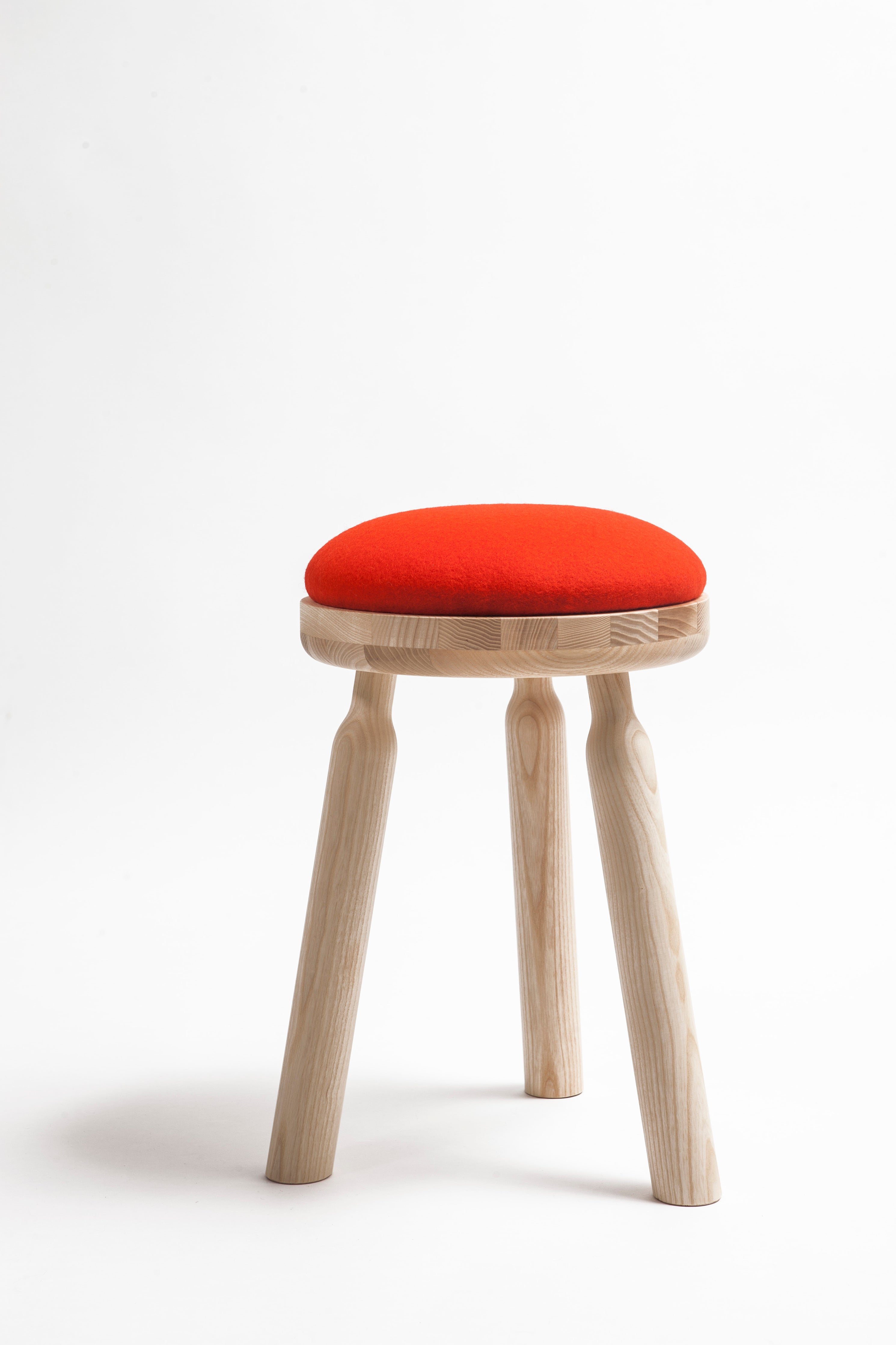 Tabouret Ninna - Frêne massif tourné et laine - Design Carlo Contin