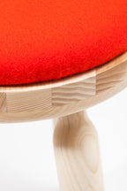 Tabouret Ninna - Frêne massif tourné et laine - Design Carlo Contin
