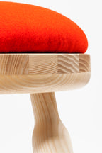 Tabouret Ninna - Frêne massif tourné et laine - Design Carlo Contin