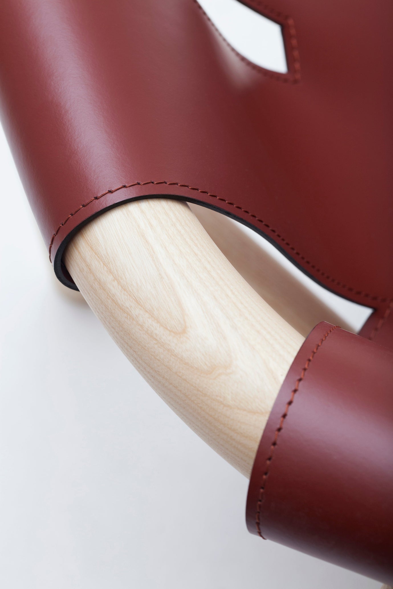 Fauteuil Ninna - Frêne massif tourné et Cuir - Design Carlo Contin